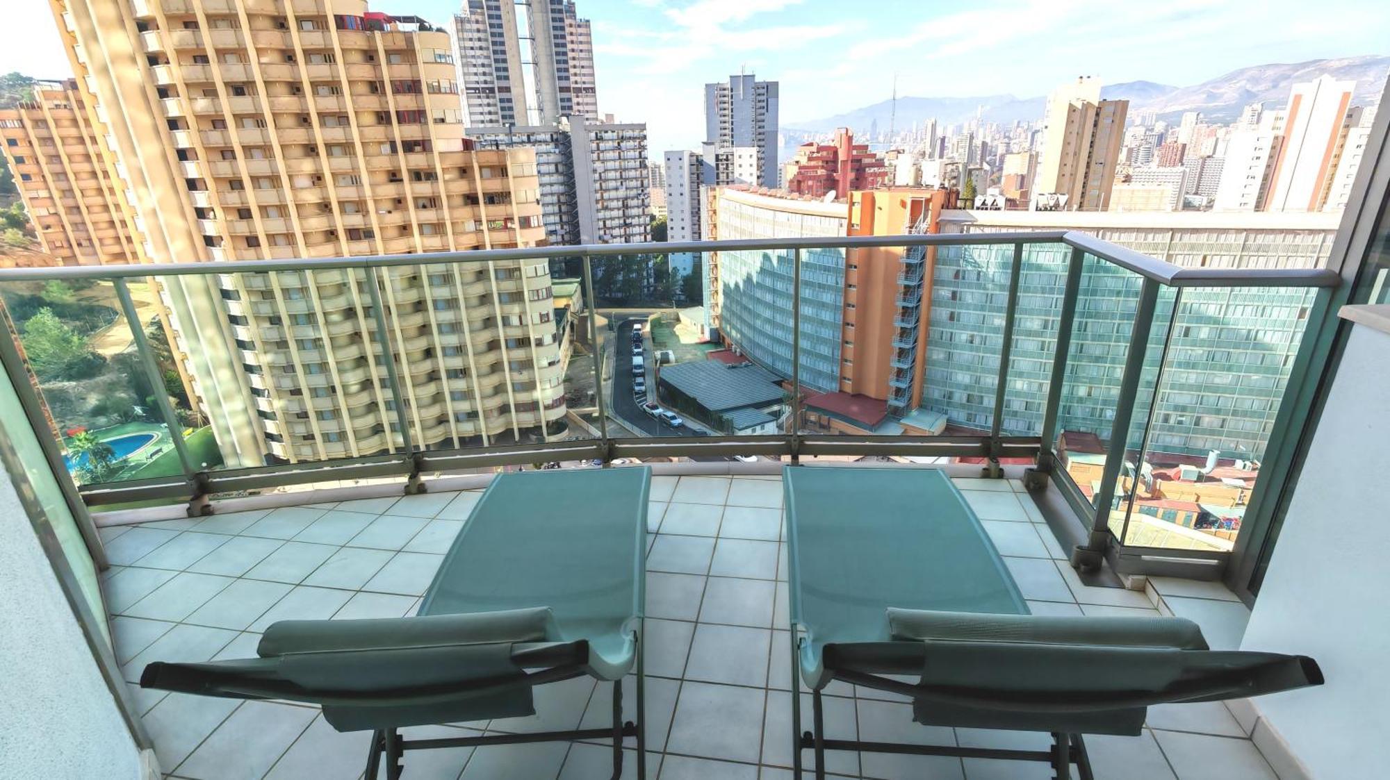 Apartamento familiar con terraza privada, parking gratuito y WiFi Benidorm Exterior foto