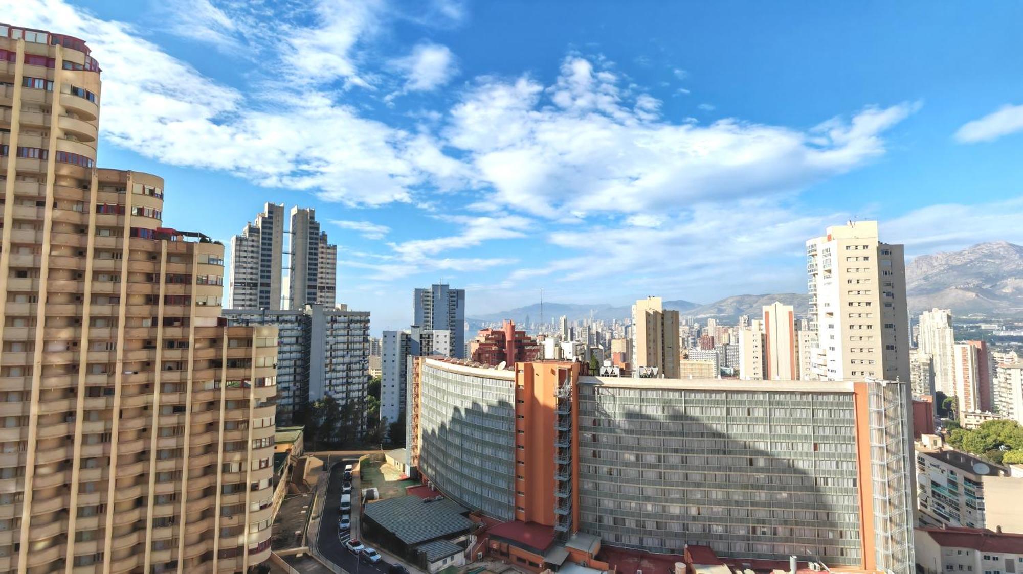Apartamento familiar con terraza privada, parking gratuito y WiFi Benidorm Exterior foto