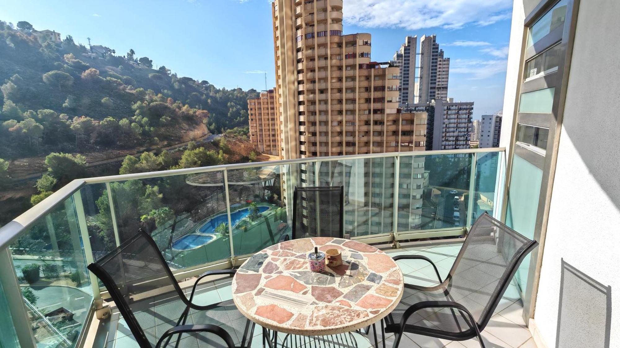 Apartamento familiar con terraza privada, parking gratuito y WiFi Benidorm Exterior foto